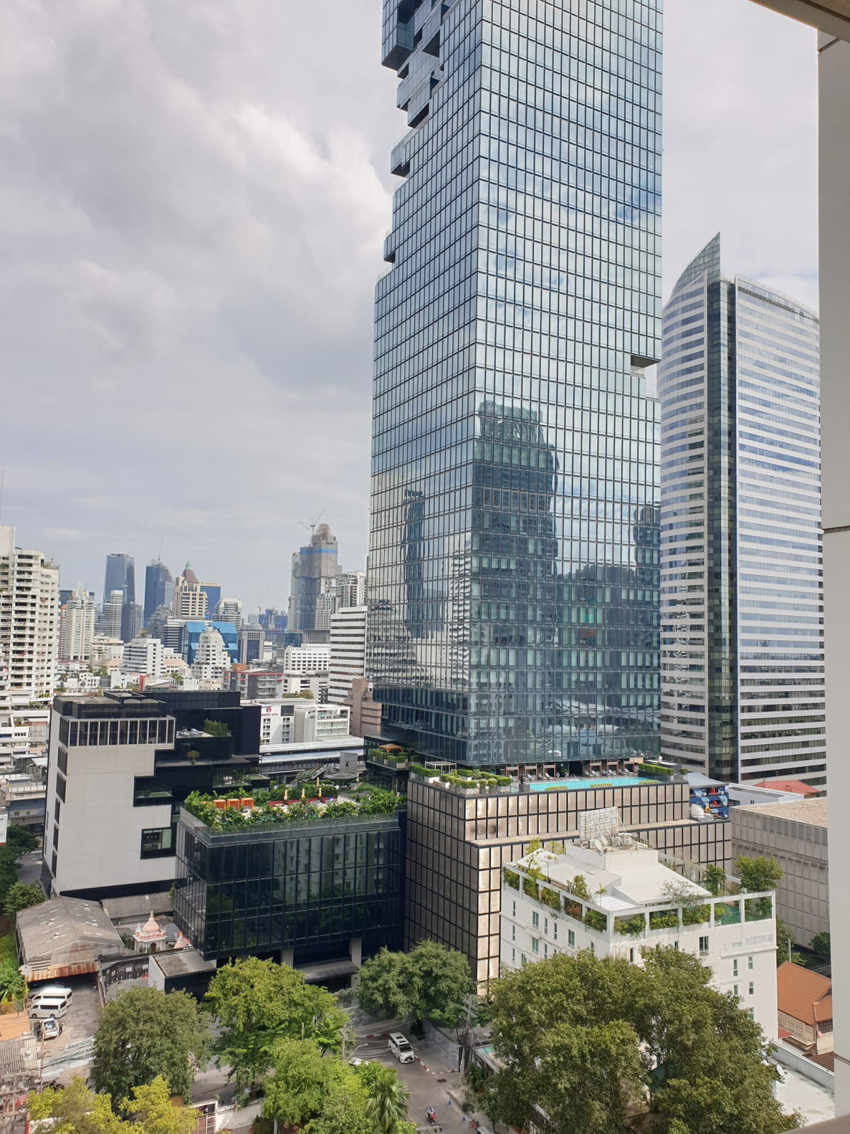 Ivy sathorn 10 | Amazing Price City View Available Now | HL