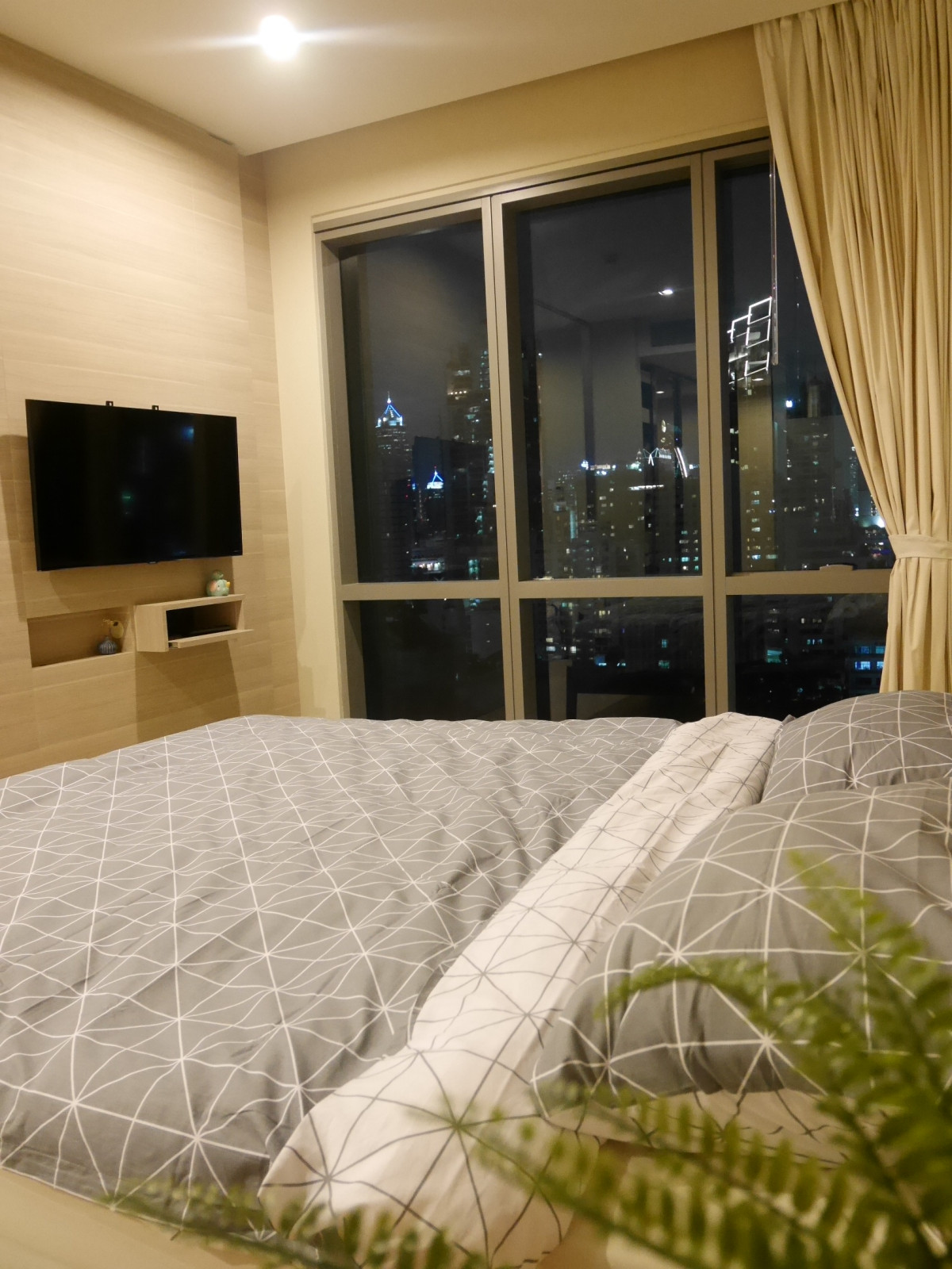 The Room Sukhumvit 21 | Nice Facing unit available for Now | New Focus