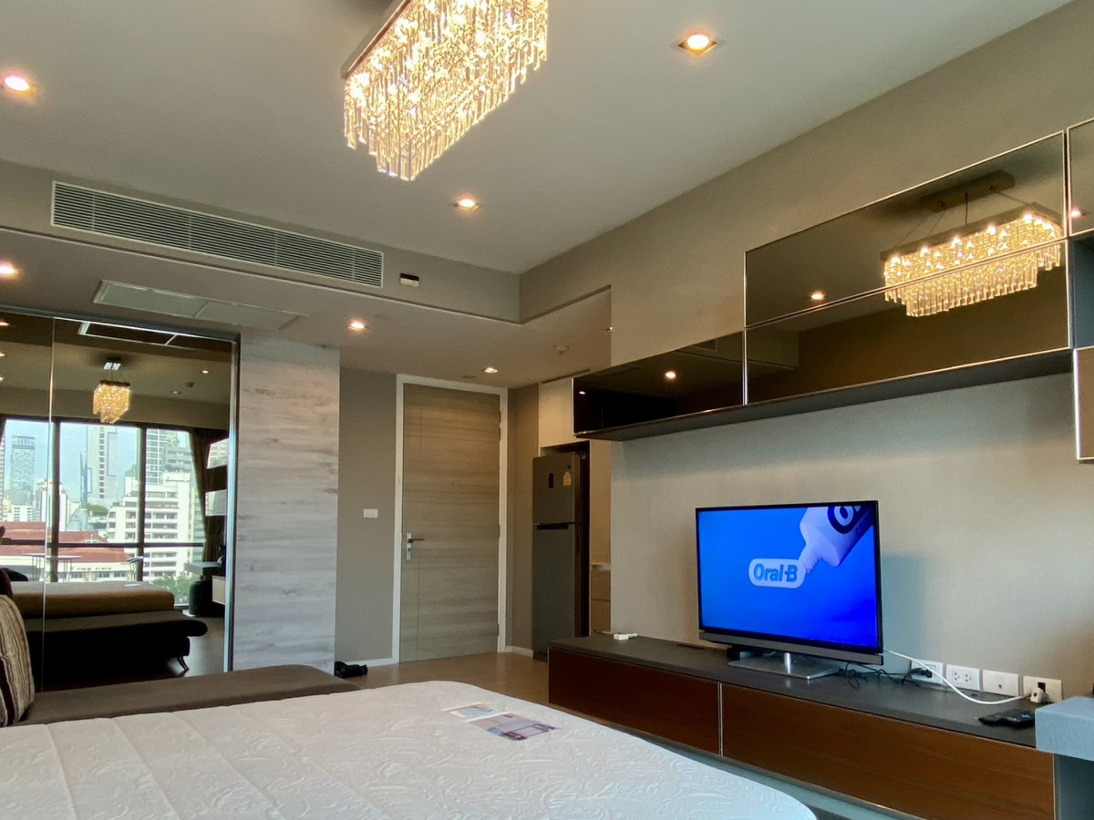 The Room Sukhumvit 21 | ห้อง Studio ใหญ่ใกล้ มศว. !!! พร้อมเข้าอยู่ วิวสีเขียว ให้มาพร้อมกับความเป็นส่วนตัว |HL Focus